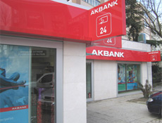 Akbank EFT saatini uzattı