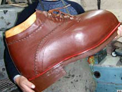Memura yılda bir, 2 çift ayakkabı